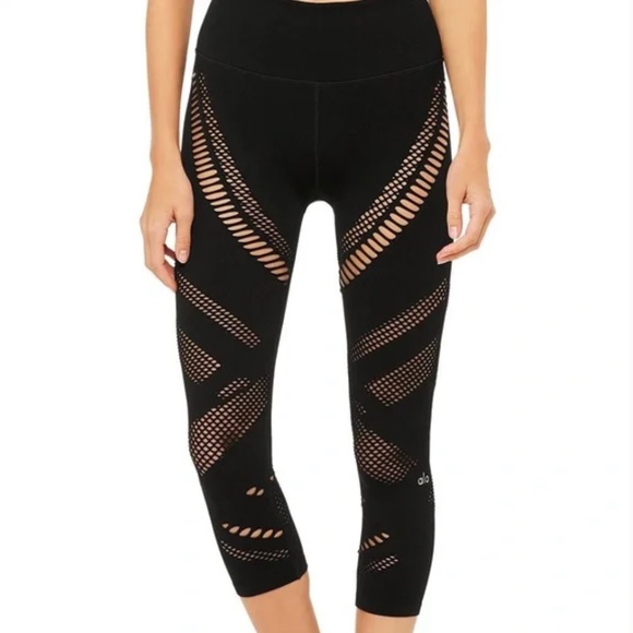 ALO Yoga Pants - ✨NWT✨ ALO Yoga High-Waisted Seamless Radiance Capri - Sz S